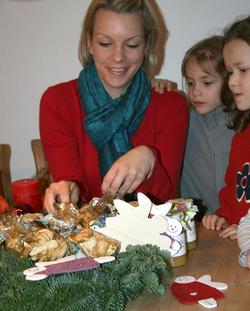 Kindergarten in Erftstadt bastelt für den Weihnachtsmarkt